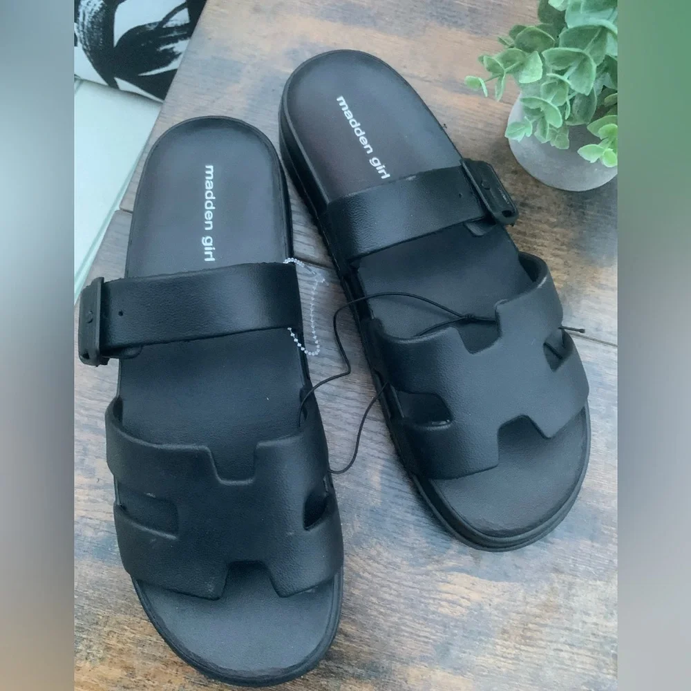 NWT cute Black “Madden Girl” Black Women's H Sandals buckle - Picture 1 of 6